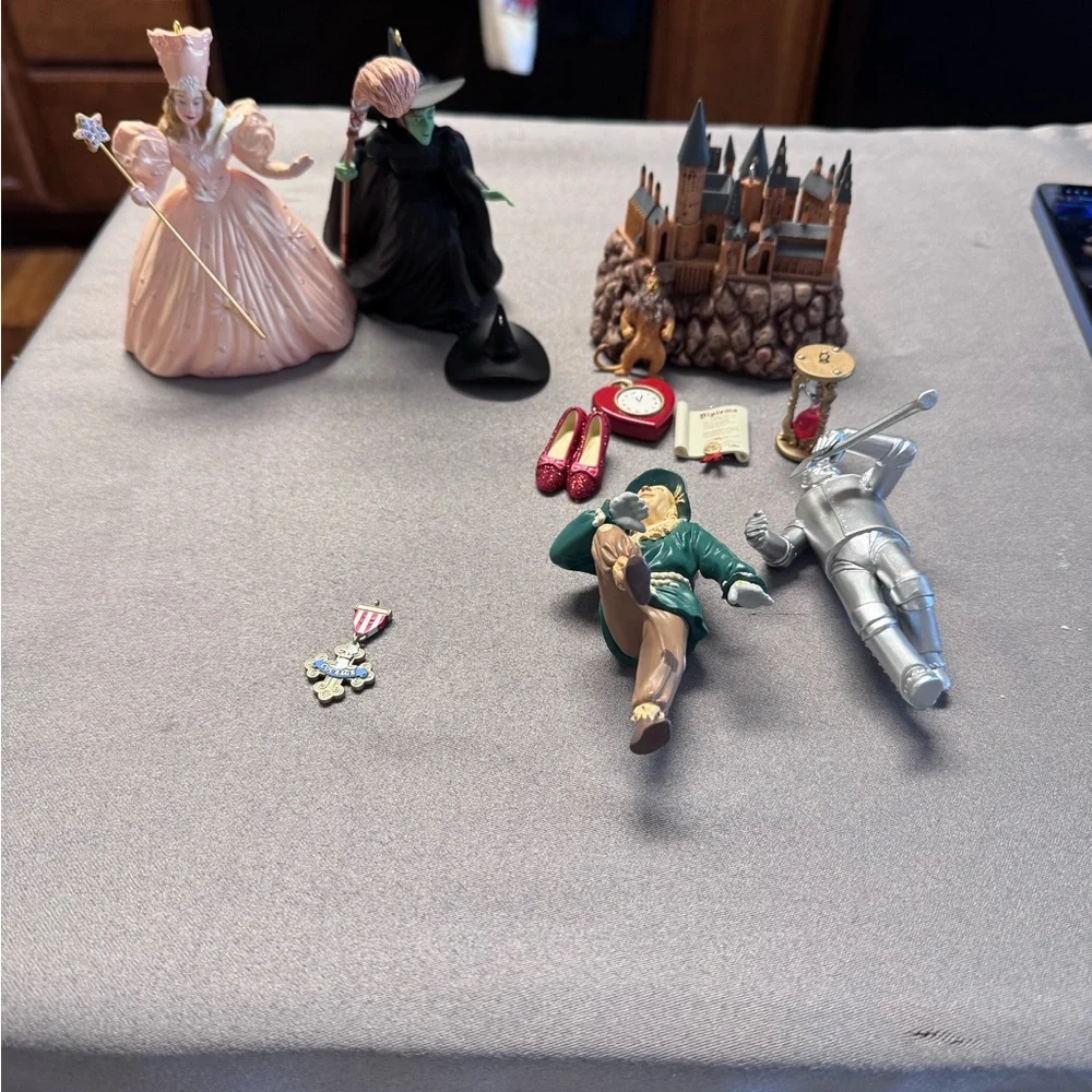 Wizard of Oz Ornaments - Picture 1 of 13